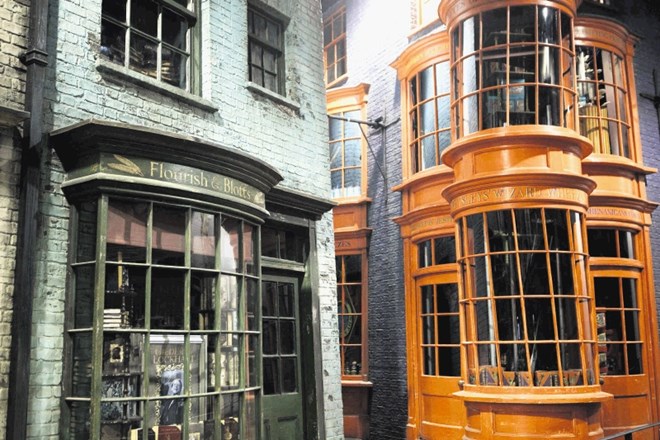 Gre za studio, kjer je bilo posnetih vseh osem filmov o Harryju Potterju.
