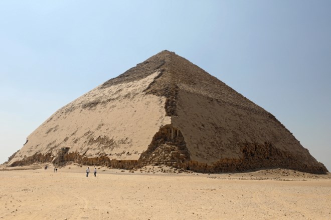 Egiptovske oblasti so ta konec tedna po več kot 50 letih znova dovolile turistični obisk dveh piramid v kraljevi nekropoli...