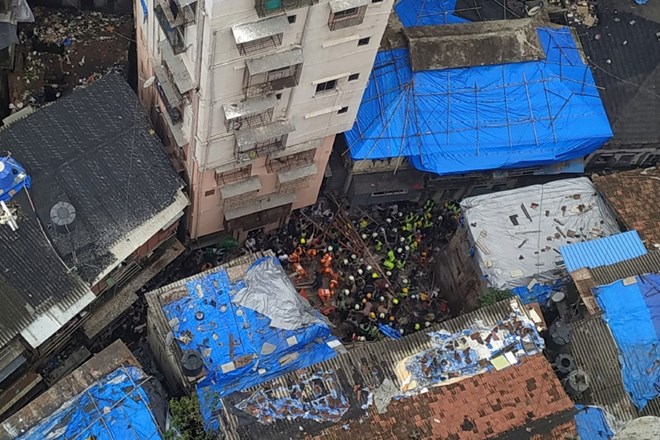 V zrušenju zgradbe v Mumbaiju dva mrtva