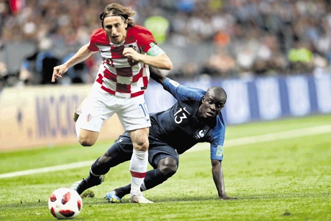 Hrvaška reprezentanca  je v finalu proti Franciji izgubila z 2:4.