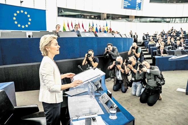 Ursuli von der Leyen je v parlamentu uspelo prepričati tesno večino proevropskih poslancev. O njeni zmagi je odločilo devet...
