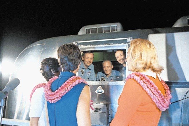 Neil A. Armstrong, Edwin E. Aldrin jr. in Michael Collins v karanteni po vrnitvi na Zemljo