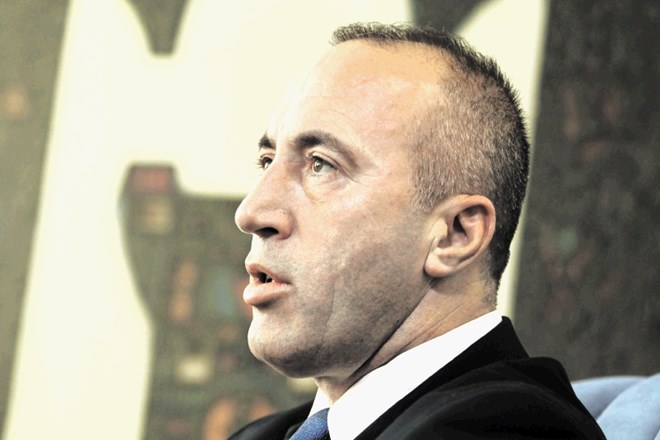 Ramush Haradinaj še drugič odstopa s premierskega položaja, ker ga išče sodišče.