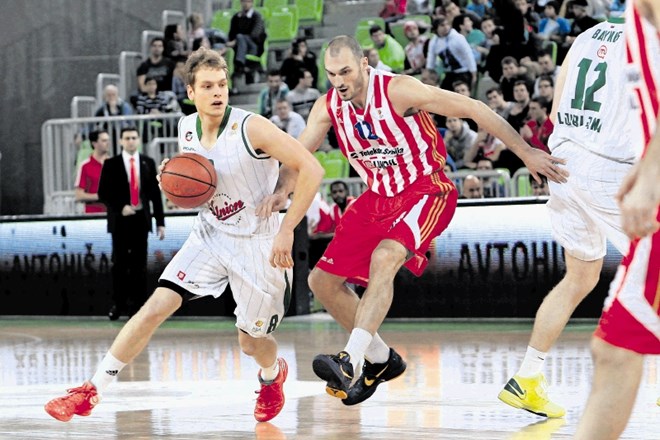 Jaka Blažič (levo) je za Olimpijo igral med letoma 2011 in 2013. V sezoni 2012/13 je moči meril z Markom Simonovićem (desno),...