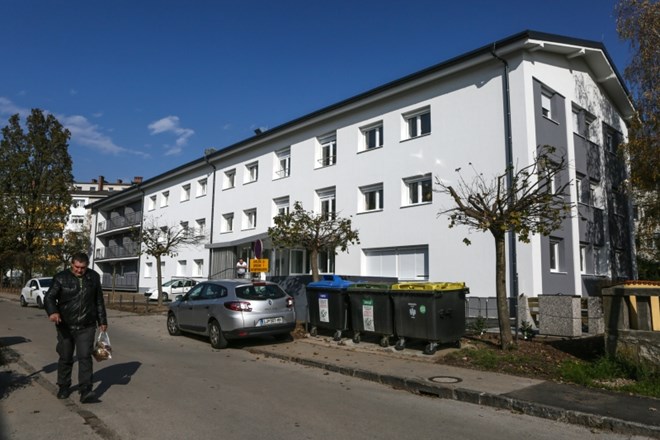 Leta 2017 so na Knobleharjevi ulici 24 prenovili večstanovanjsko stavbo v 71 bivalnih enot.