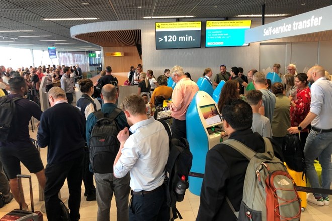 Na amsterdamskem letališču kaos zaradi težav z gorivom