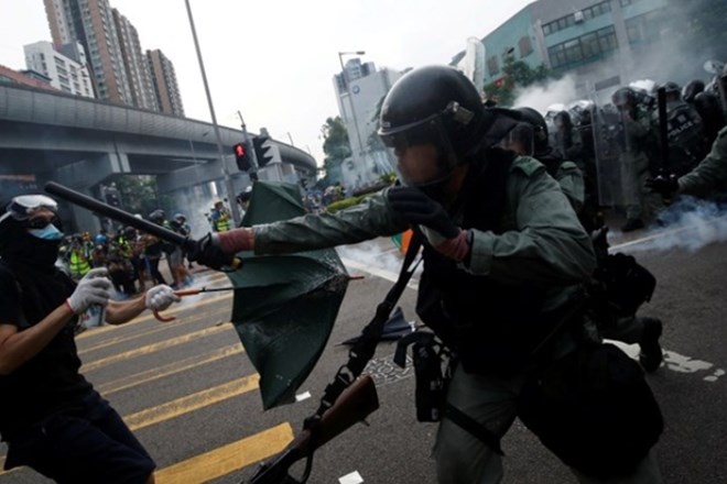 Kitajska protivladne proteste v Hongkongu označila za strašne incidente
