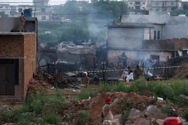 V nesreči pakistanskega vojaškega letala več mrtvih