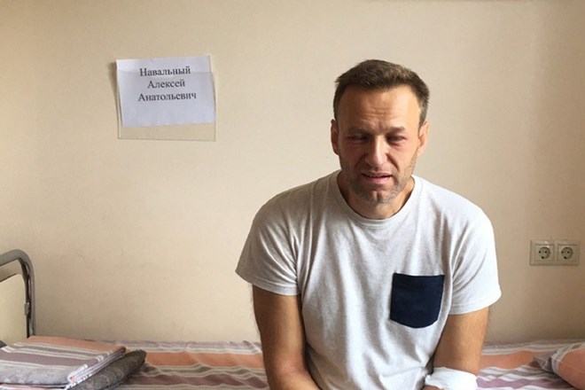 Mnogi pristaša Alekseja Navalnega sumijo, da je bil zastrupljen.