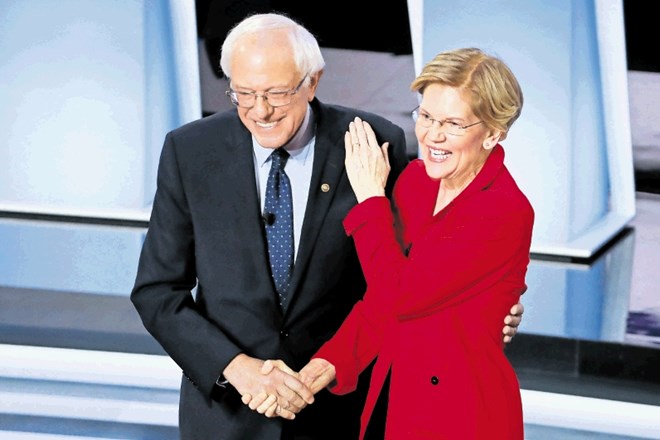 Bernie Sanders in  Elizabeth Warren sta se na  soočenju prve deseterice demokratskih kandidatov v Detroitu postavila skupaj...