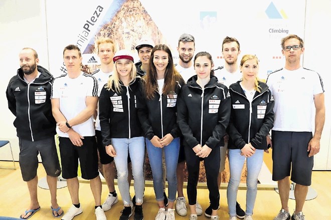 Slovenska reprezentanca odhaja na svetovno prvenstvo v športnem plezanju na Japonskem, na katerem se bodo delile tudi prve...