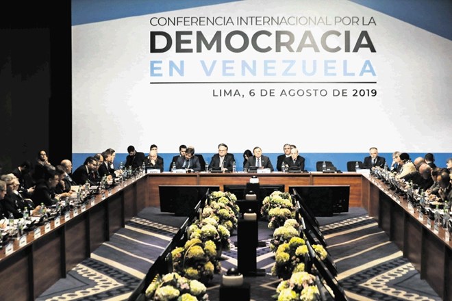 Po zaslugi Trumpovega svetovalca za nacionalno varnost se je mednarodna konferenca za demokracijo v Venezueli v Limi z...