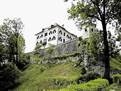 Dvorec Zaprice
