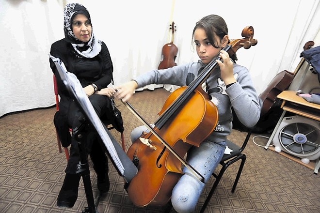 Financiranje turnej za Palestinski mladinski orkester je velik zalogaj, še večji pa so skupne vaje.