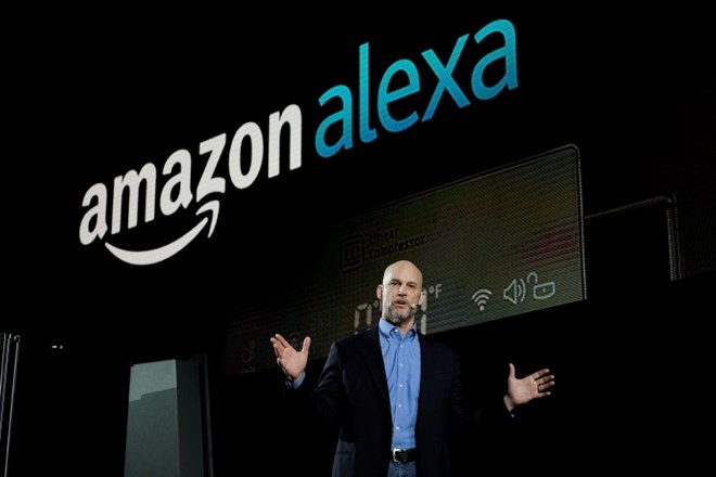 Mike George, ki pri Amazonu vodi ekipe Echo, Alexa in Appstore, med predstavitvijo novih izdelkov.