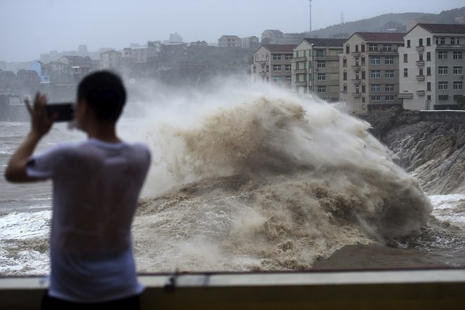 Na Kitajskem zaradi tajfuna 22 mrtvih