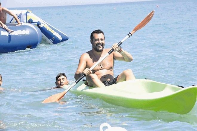 Italijanski notranji minister Matteo Salvini koristi poletne počitnice za dopustovanje in zborovanja na italijanskem jugu ter...