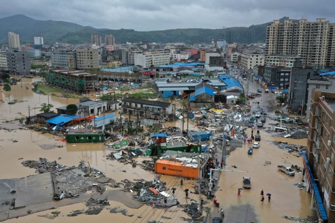 Na Kitajskem tajfun Lekima terjal več kot 40 življenj