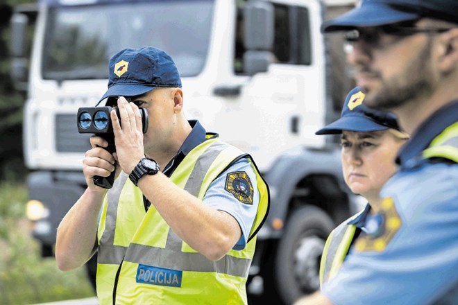 V torek je med Ljubljano in Črnučami v sklopu akcije nadzora hitrosti stalo pet policijskih patrulj, ena ekipa pa je v...