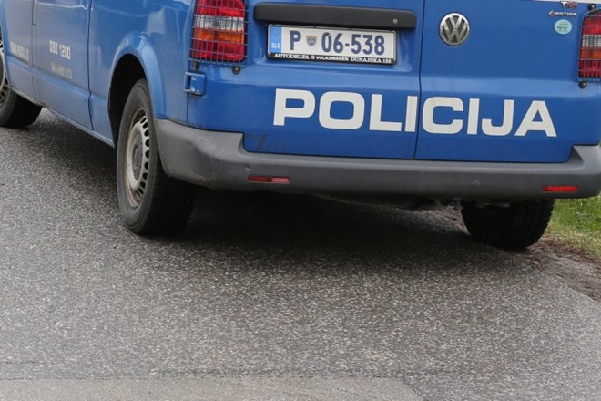 Policisti pri Podlehniku prijeli večjo skupino tujcev, obravnavali tudi tri organizatorje nedovoljenih prehodov meje