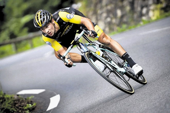 Primoža Rogliča na vrh favoritov za skupno zmago na Vuelti uvrščajo vsi svetovni kolesarski mediji.