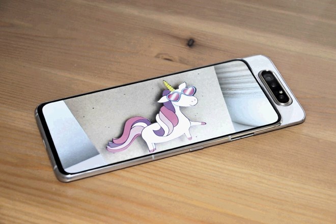 Samsung galaxy a80 je edinstven telefon, ni pa nujno, da je zares praktičen.