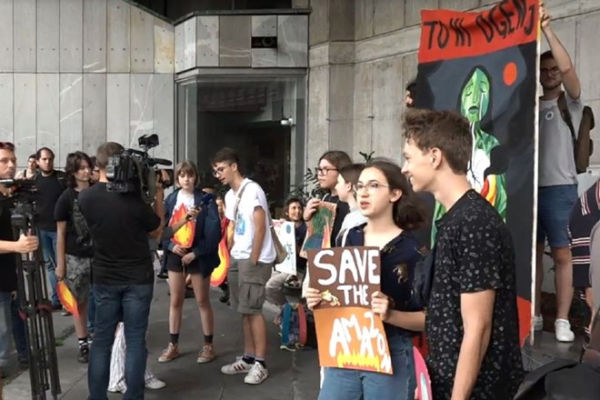 #video Mladi za podnebno pravičnost s protestom  zaradi požarov v Amazoniji