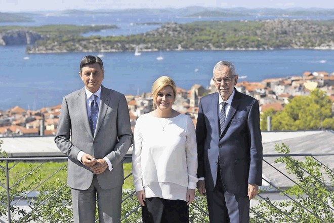 Predsedniki Slovenije, Hrvaške in Avstrije so se nastavili objektivom ob svojem tristranskem srečanju v Šibeniku.