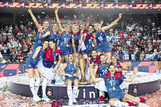 Odbojkarice Srbije so na evropskem prvenstvu ubranile zlato kolajno izpred dveh let.