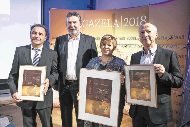 Regijska gazela 2018 je postalo podjetje Intra lighting (lastnika Marino in Marjeta Furlan na sredini), nominirani pa sta...