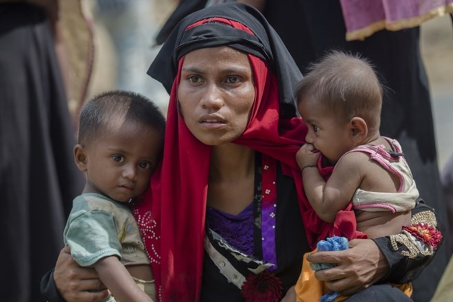 Nad približno 600.000 pripadniki manjšine Rohingya, ki so ostali v Mjanmaru, visi grožnja genocida, so danes v poročilu...