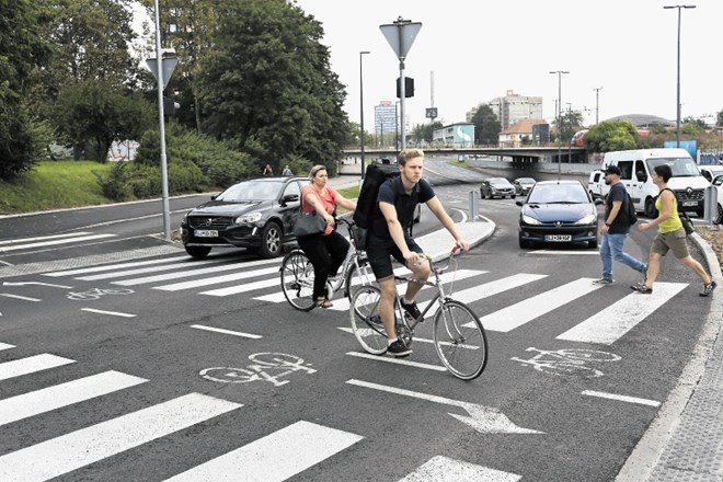 Da bi opozorili na neprimernost nove ureditve križišča Dunajske in Tivolske ceste, kolesarji iz Ljubljanske kolesarske mreže...
