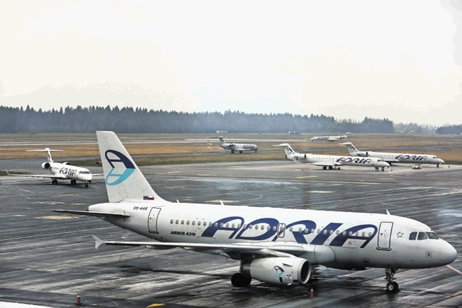 Adria Airways tudi danes z odpovedmi in zamudami letov