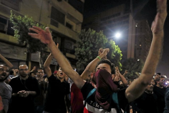 Egiptovske oblasti po protestih aretirale dva tisoč ljudi
