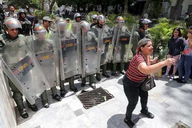 V Venezueli vlada velika politična kriza.