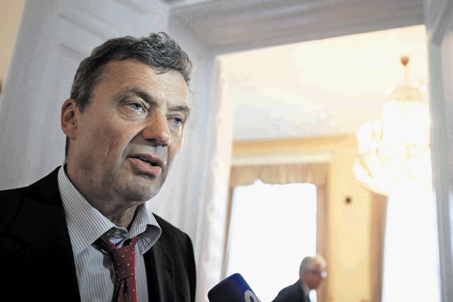 Generalni sekretar združenja delodajalcev Jože Smole zahteva, da se angažira premier Marjan Šarec.