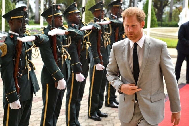 Princ Harry je an turneji po Afriki.