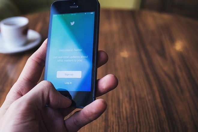 Več tisoč ljudi ima težave z dostopom do twitterja