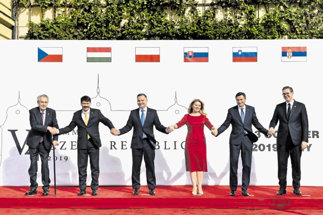 Gostitelj višegrajskega vrha češki predsednik  Miloš  Zeman s kolegi iz Madžarske, Poljske in Slovaške Janosom  Aderjem,...