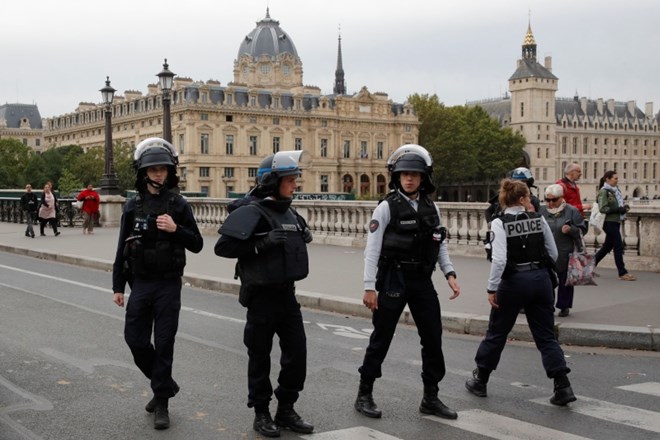 Francoski policisti v Parizu.