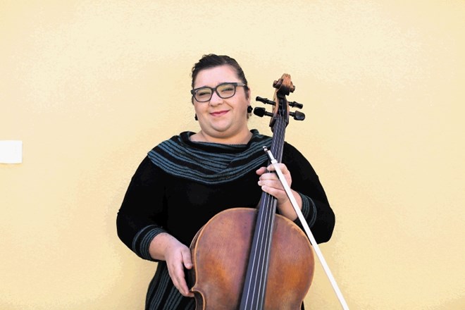 Karmen Pečar Koritnik, violončelistka in umetniška vodja Cellofesta: Ljudje obožujejo violončelo, ker je po barvi in razponu...