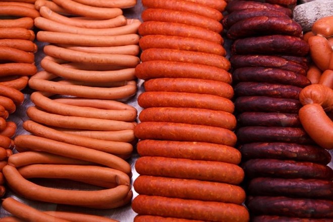 Spor med prehranskimi strokovnjaki: je rdeče meso res tako nevarno?
