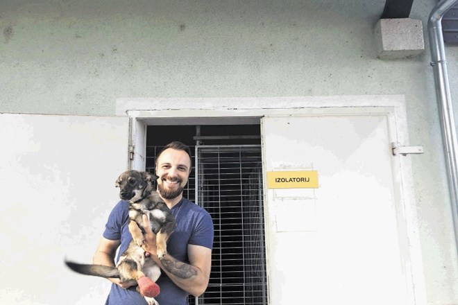 Prostovoljec Luka Vrbančić pomaga brežiško zavetišče za živali narediti živalim in ljudem prijazno.