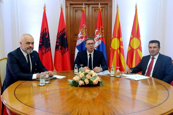Od leve proti desni: albanski premier Edi Rama, srbski predsednik Aleksandar Vucic in makedonski premier Zoran Zaev so...