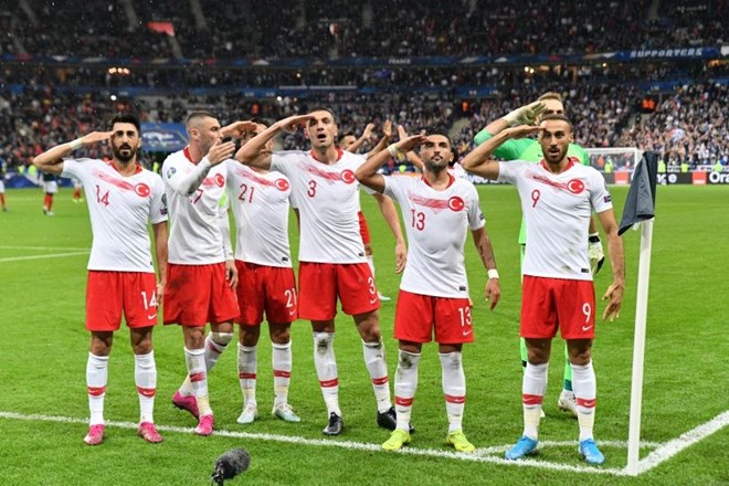 Turški predsednik trdi, da je bil pozdrav turških nogometašev nekaj povsem običajnega.