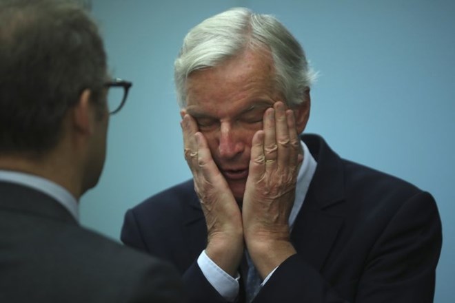 Barnier ocenjuje, da je bil na poti do kompromisa narejen napredek, vendar težave ostajajo.