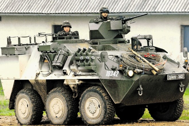 Slovenska vojska namerava nova vozila valuk uporabljati doma in pri operacijah v tujini. Z obstoječimi valuki zdaj  pomagajo...
