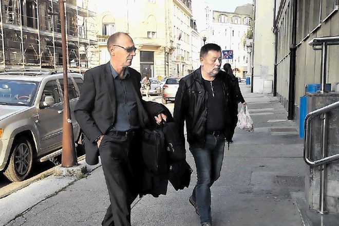 Branko Mrkun je na sodišče tokrat prišel s prostosti, ob njem (levo) njegov zagovornik Matej Sršen.