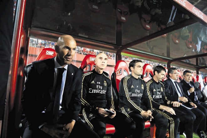 Zinedine Zidane (levo) je od vrnitve v Real Madrid dobil le 10 od 20 tekem.