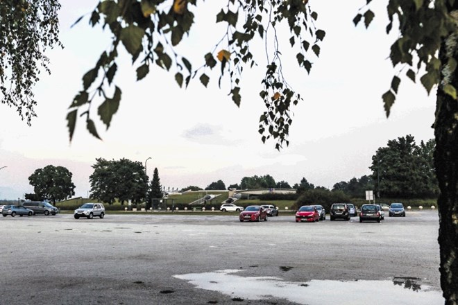 Za ureditev severnega parkirišča ob Žalah bo občina morala odšteti nekaj več kot pol milijona evrov.